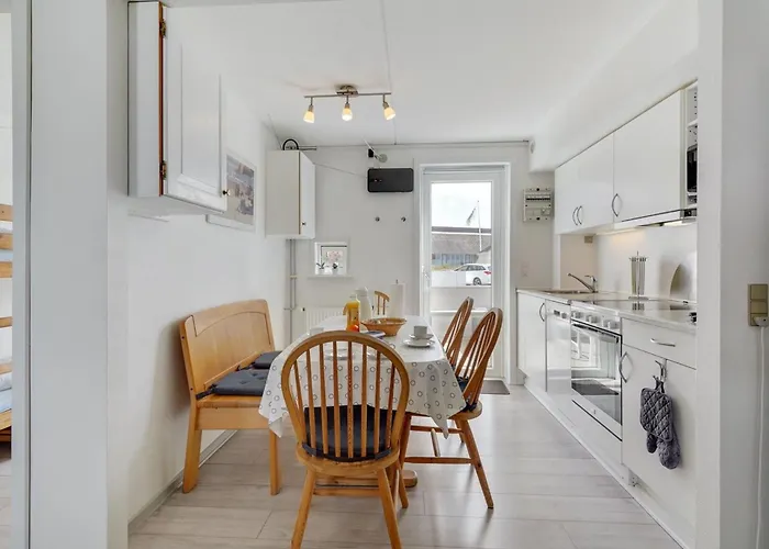 Mariam - 2-3km From The Sea By Interhome